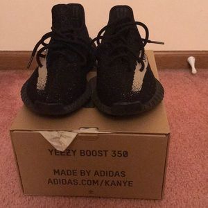 Yeezy Oreos v2 size 9.5